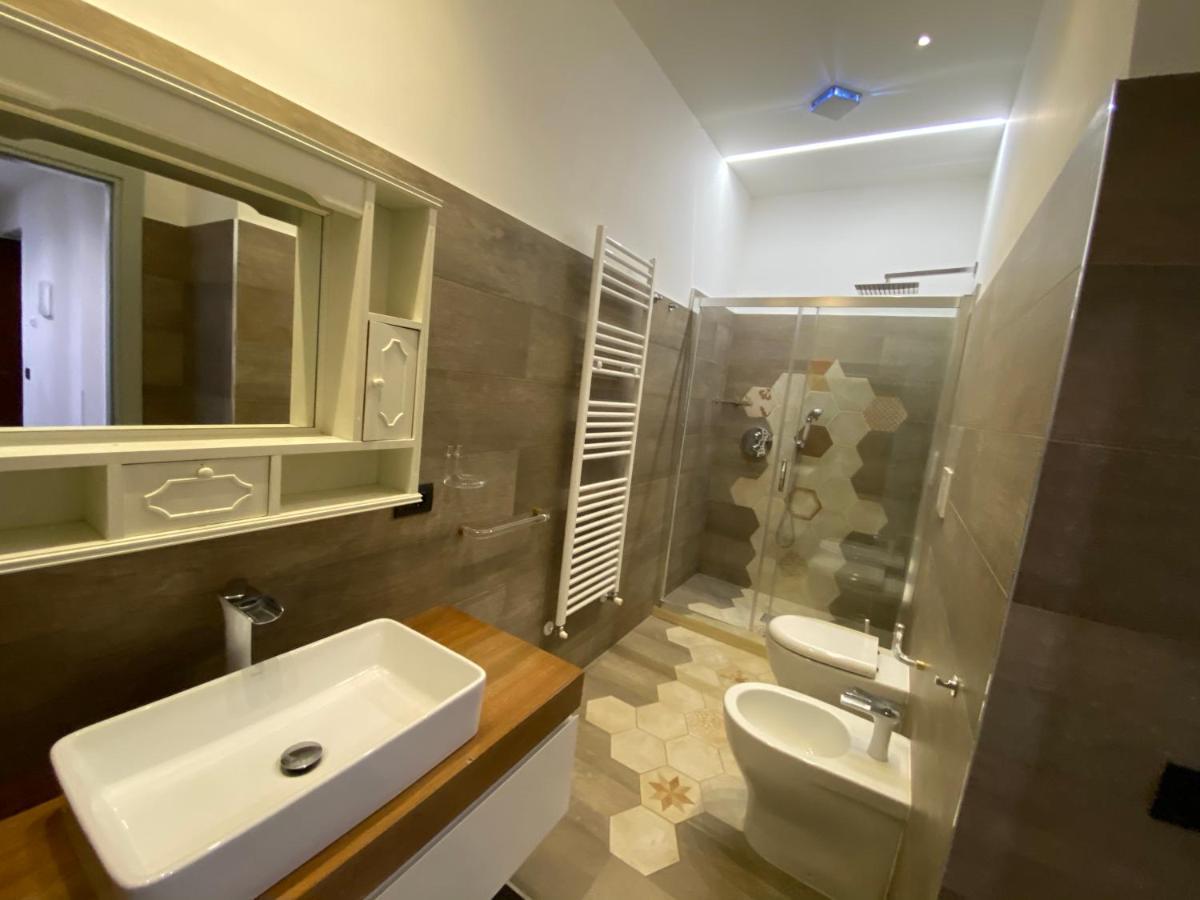 Centro & Mare II Apartment Savona Bagian luar foto