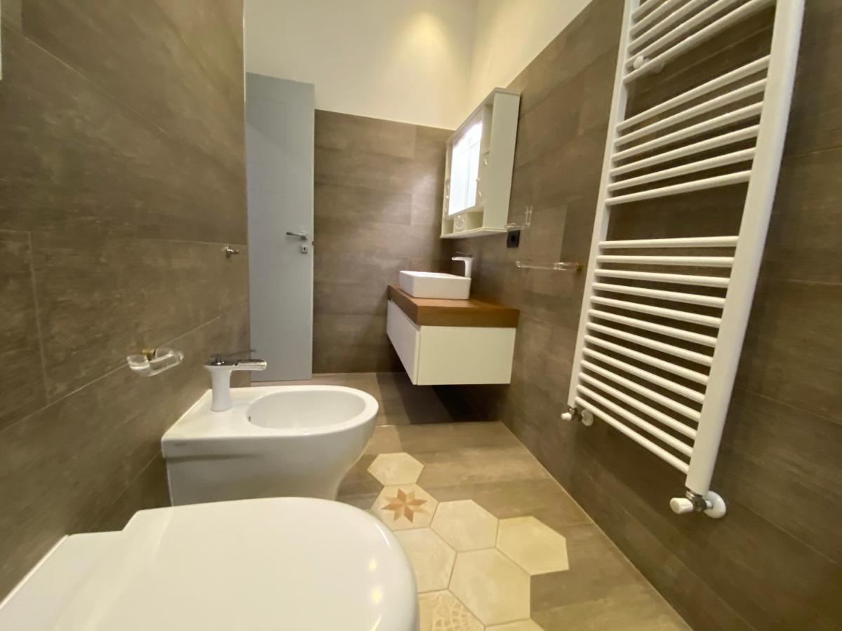 Centro & Mare II Apartment Savona Bagian luar foto