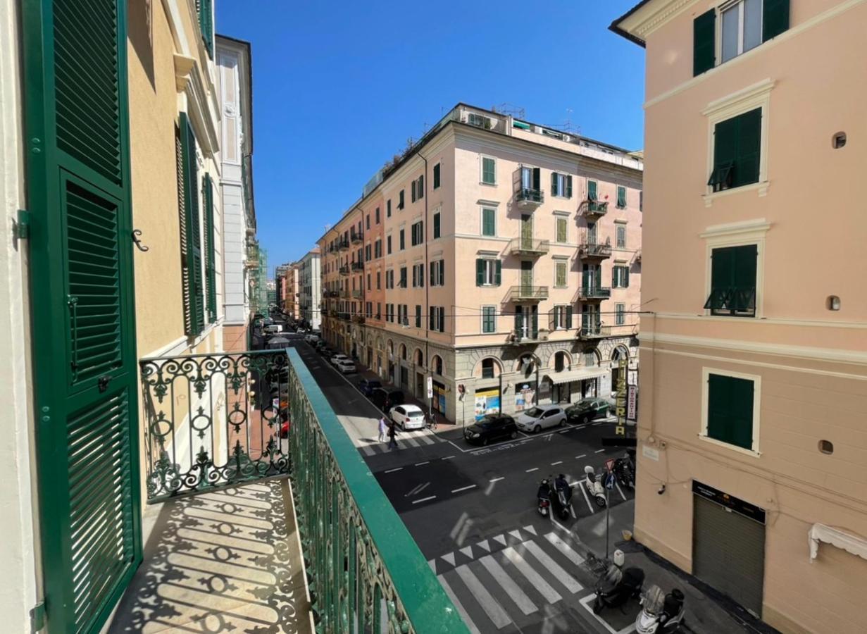 Centro & Mare II Apartment Savona Bagian luar foto