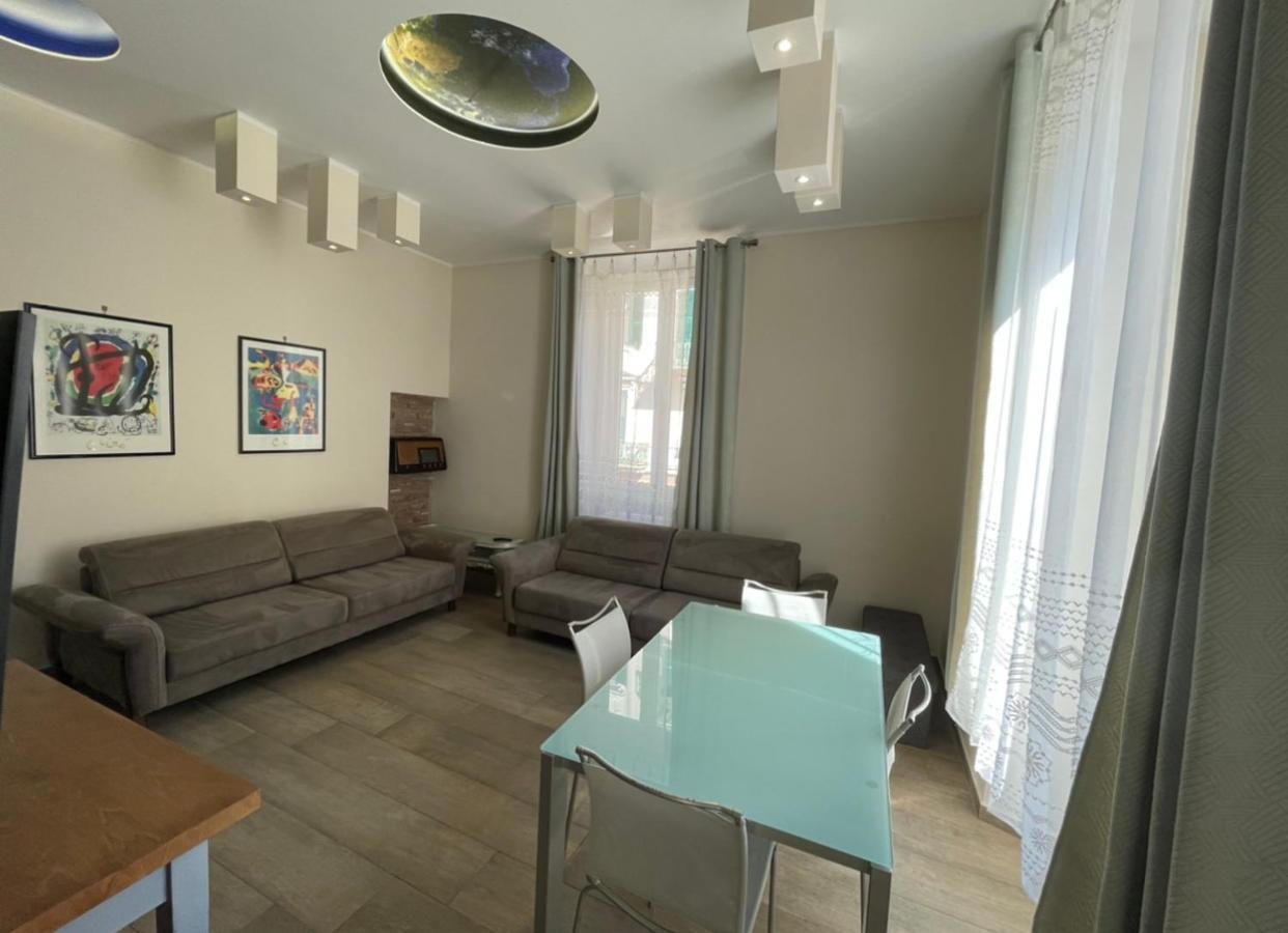 Centro & Mare II Apartment Savona Bagian luar foto